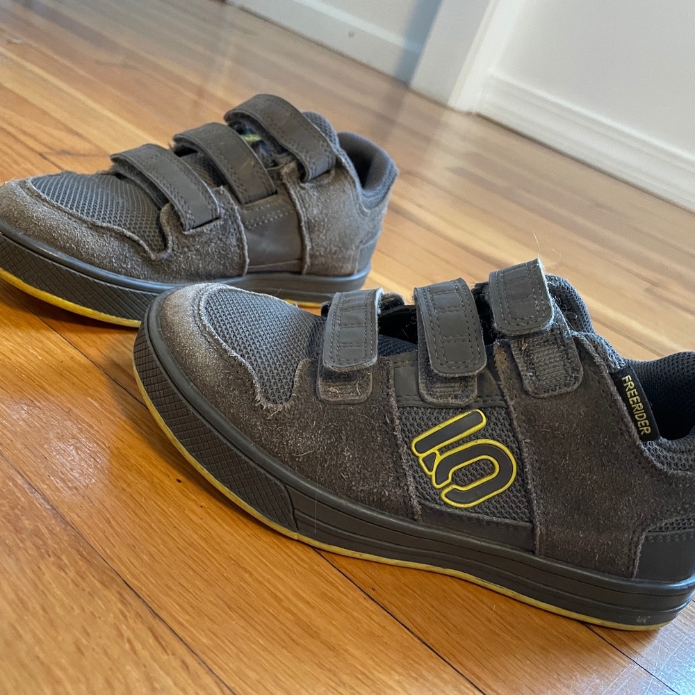 Kids Five Tens mountain biking shoes